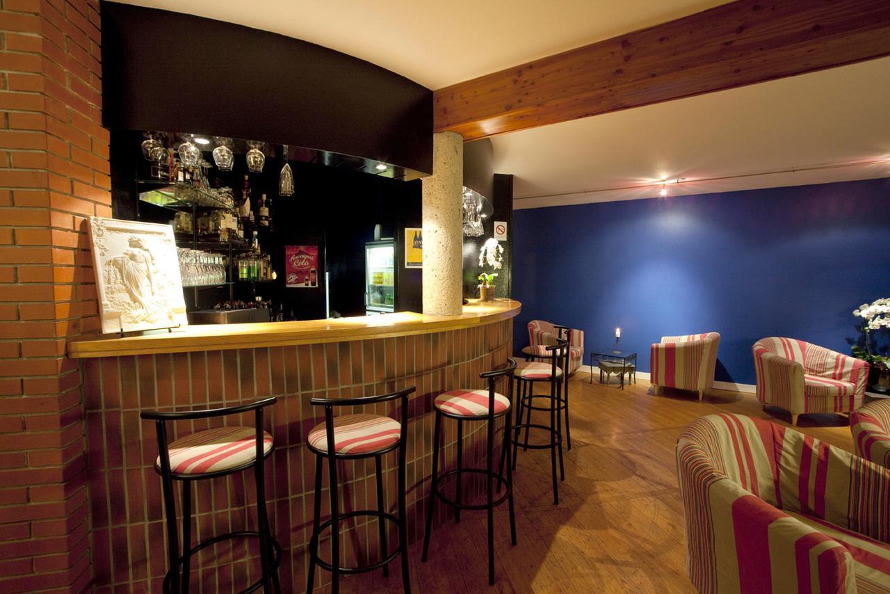 Logis Hotel Restaurant La Tour Dunières Eksteriør billede