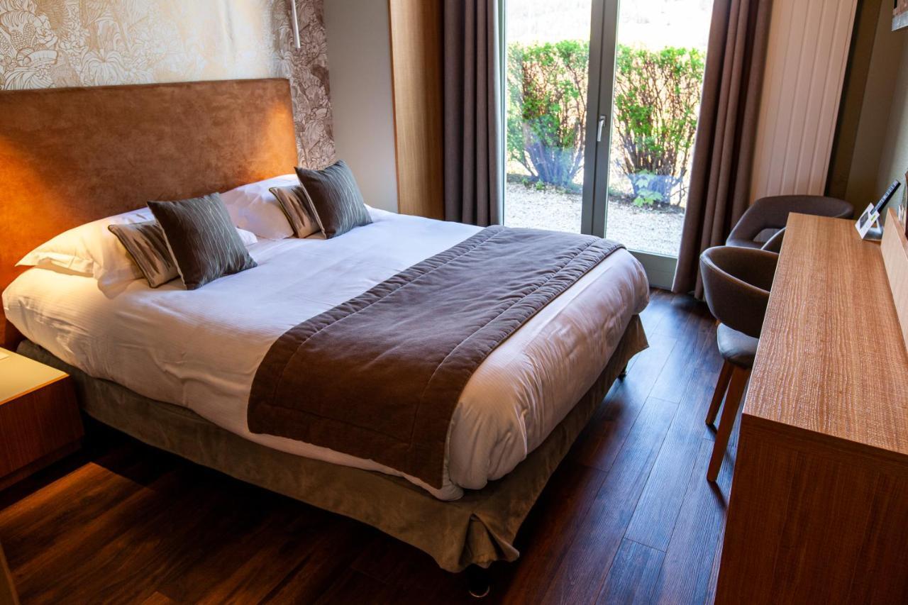 Logis Hotel Restaurant La Tour Dunières Eksteriør billede