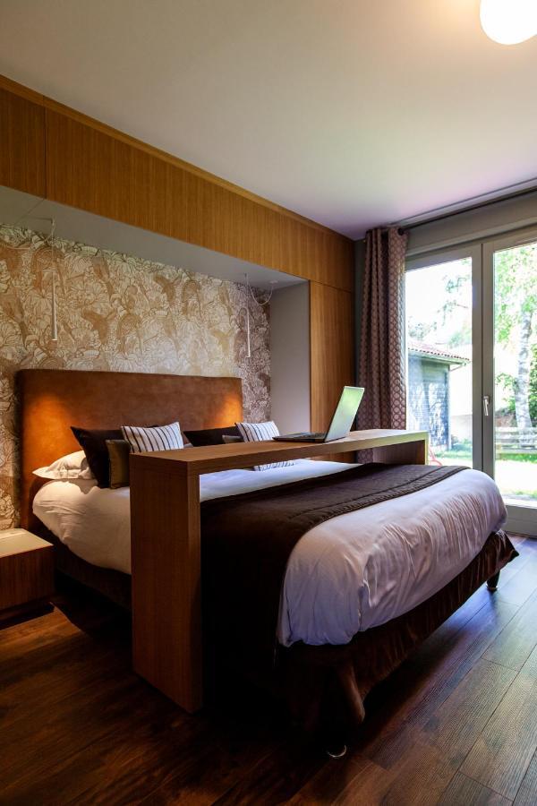 Logis Hotel Restaurant La Tour Dunières Eksteriør billede