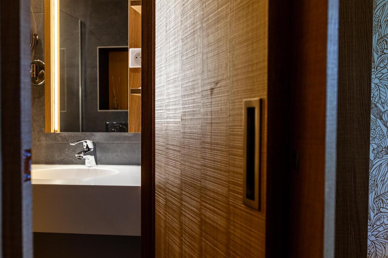 Logis Hotel Restaurant La Tour Dunières Eksteriør billede